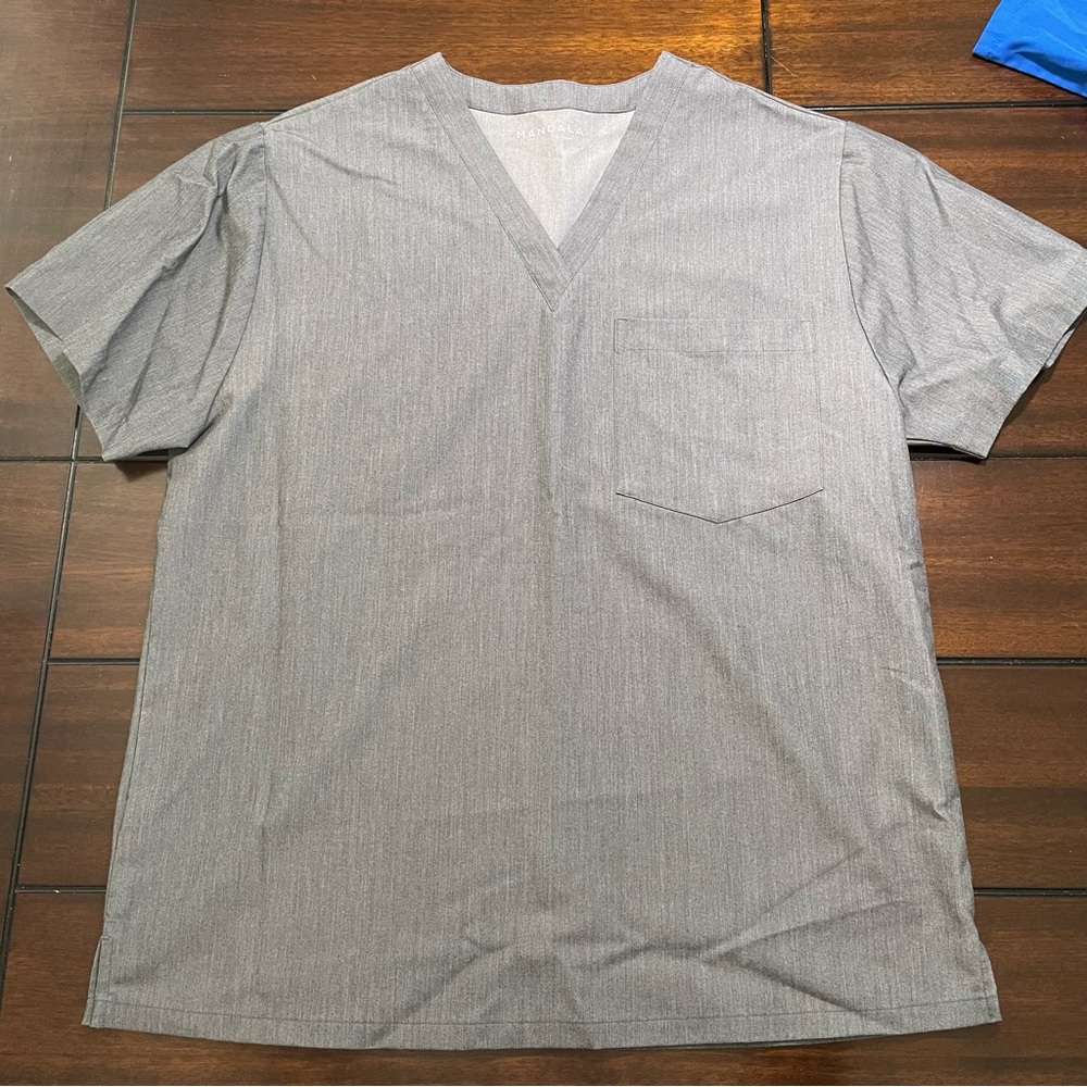 Mandala scrub top - Men’s L